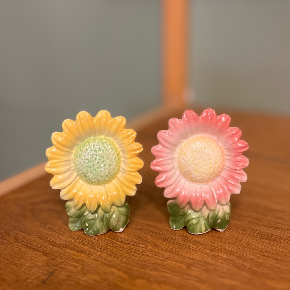 Vintage Sunflower Salt and Pepper Shakers